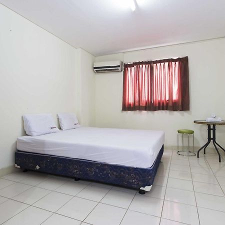 Reddoorz Apartment @ Pulo Gadung Jakarta Exteriör bild