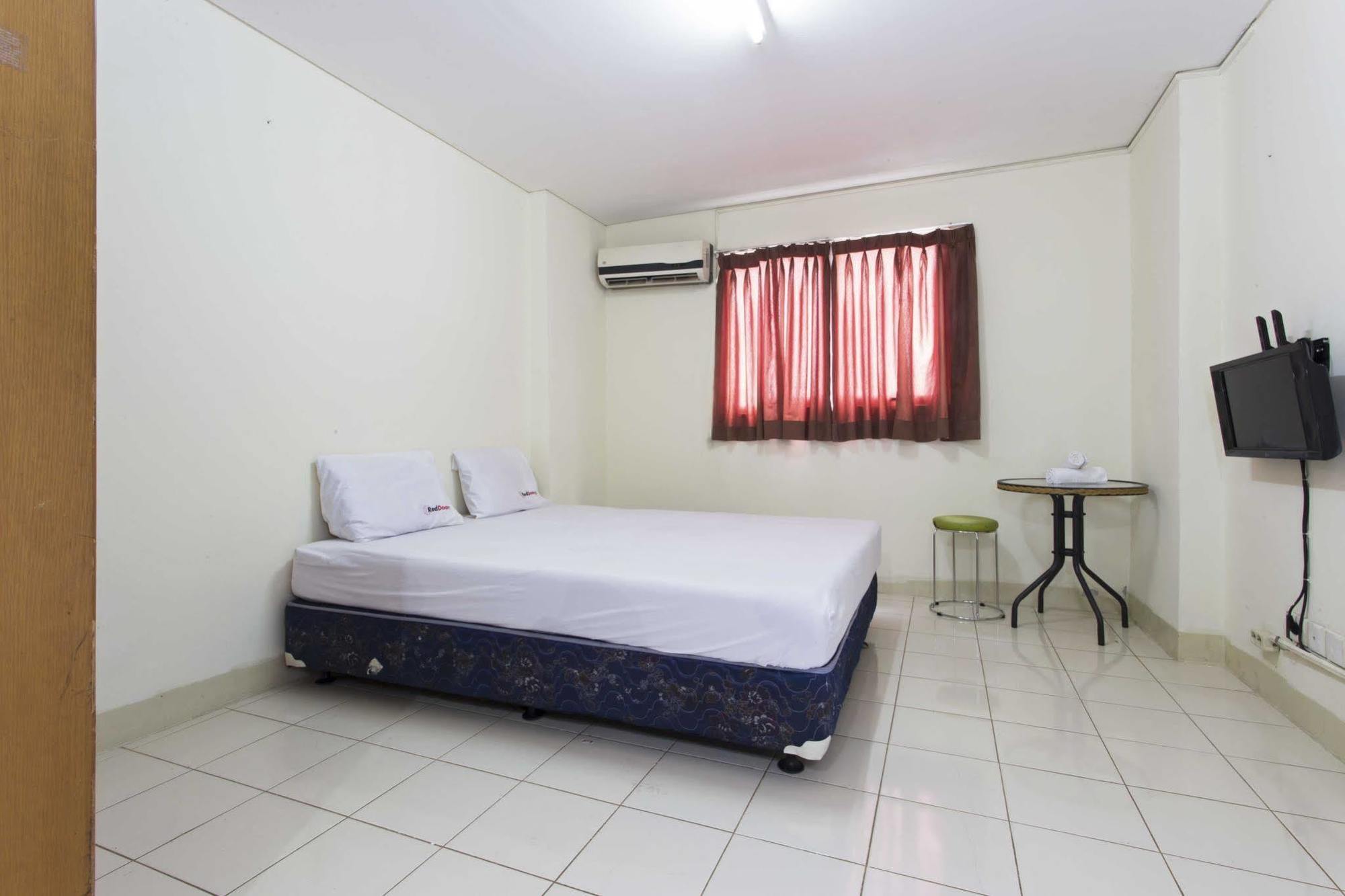 Reddoorz Apartment @ Pulo Gadung Jakarta Exteriör bild