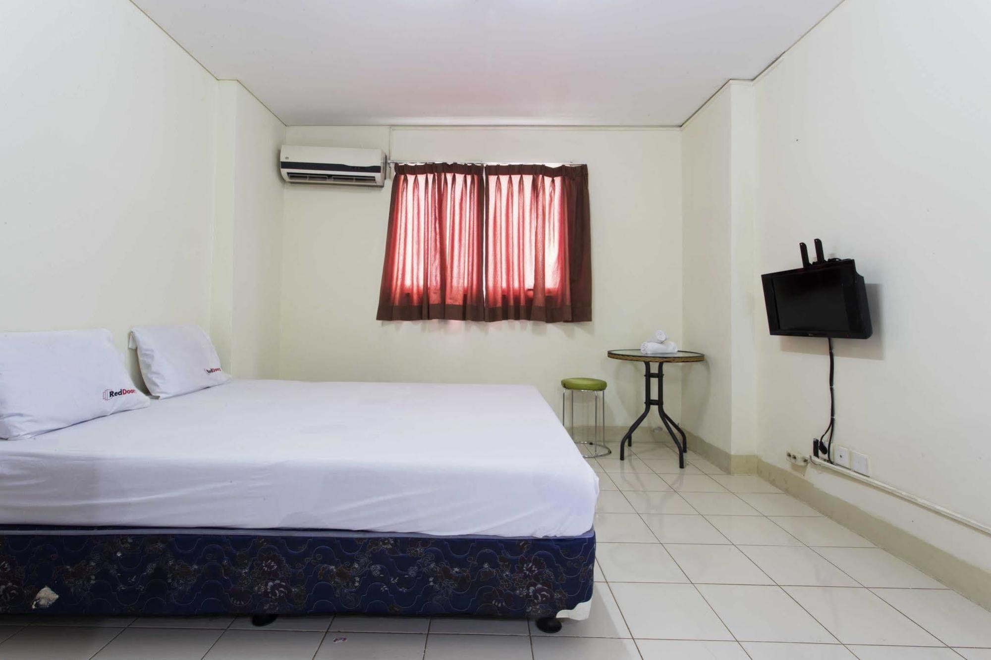 Reddoorz Apartment @ Pulo Gadung Jakarta Exteriör bild