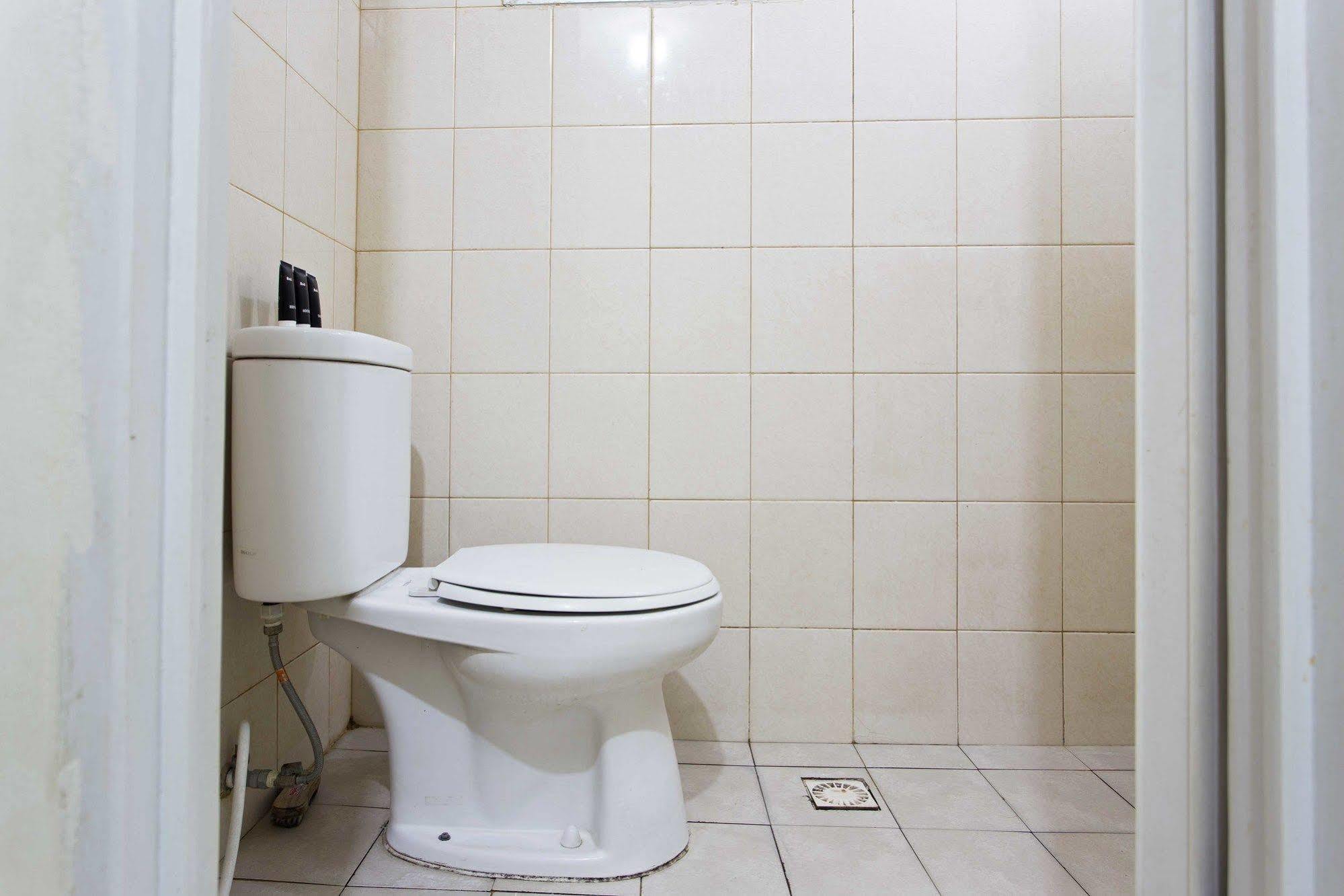 Reddoorz Apartment @ Pulo Gadung Jakarta Exteriör bild