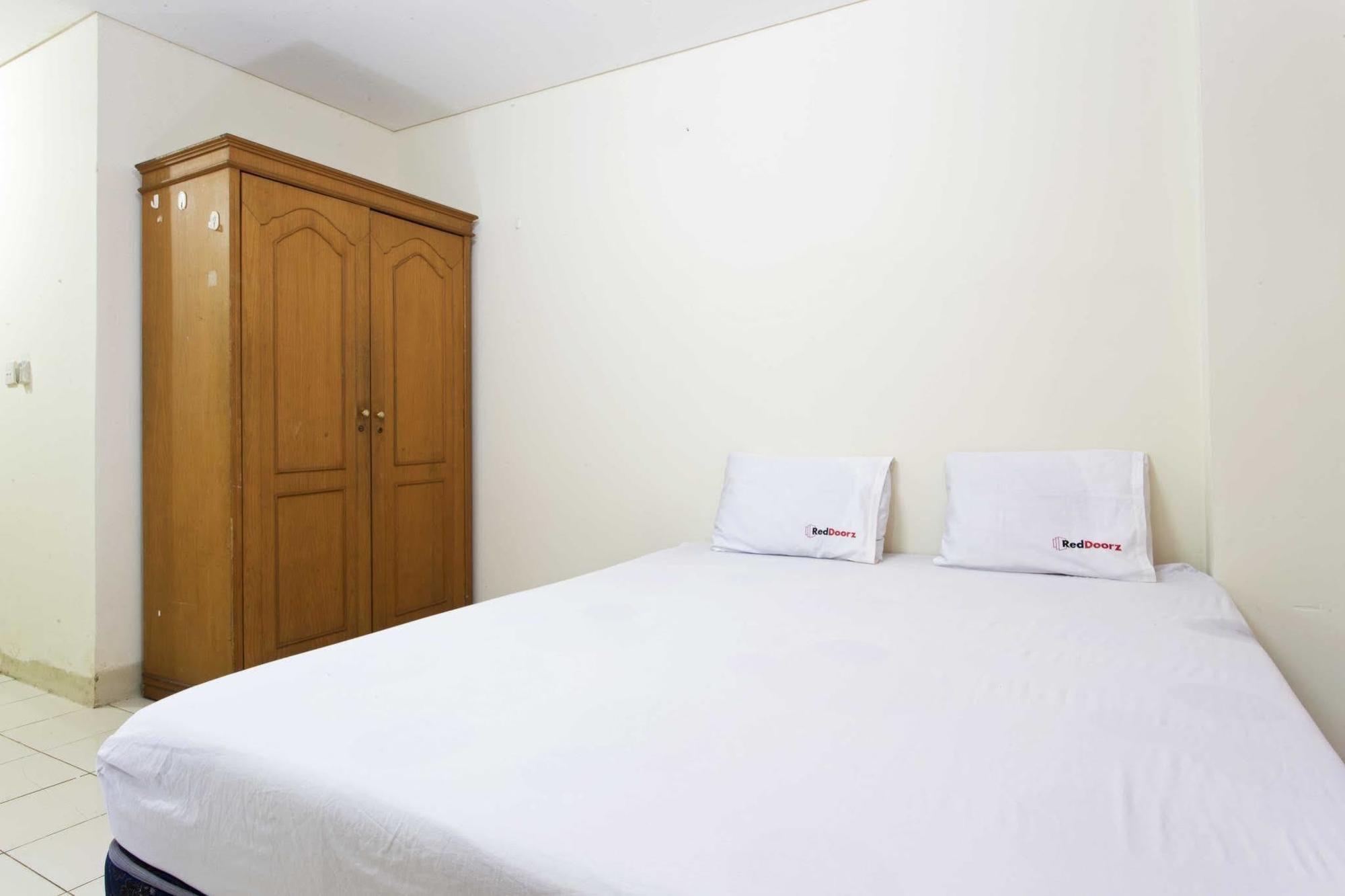 Reddoorz Apartment @ Pulo Gadung Jakarta Exteriör bild