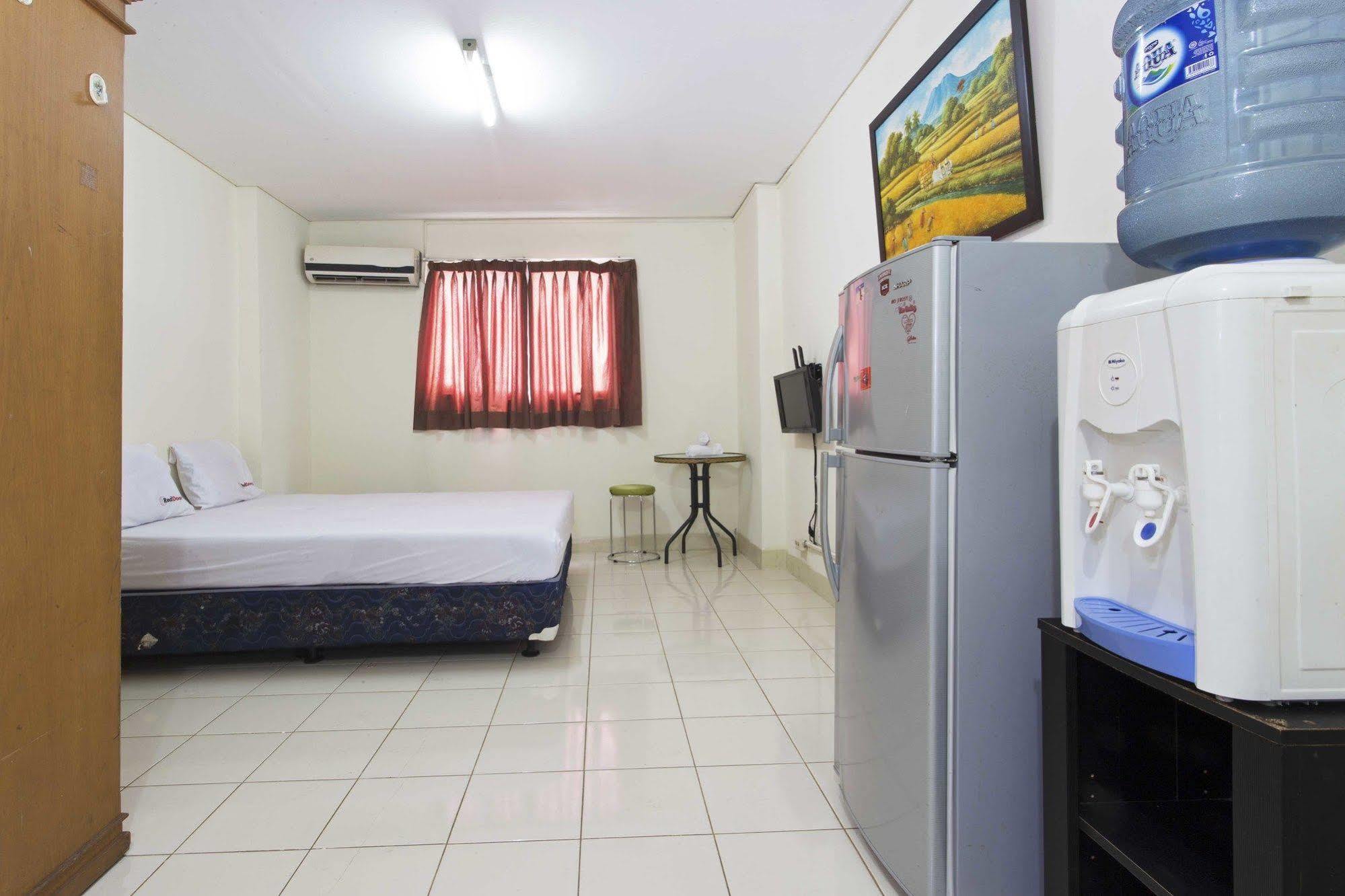 Reddoorz Apartment @ Pulo Gadung Jakarta Exteriör bild