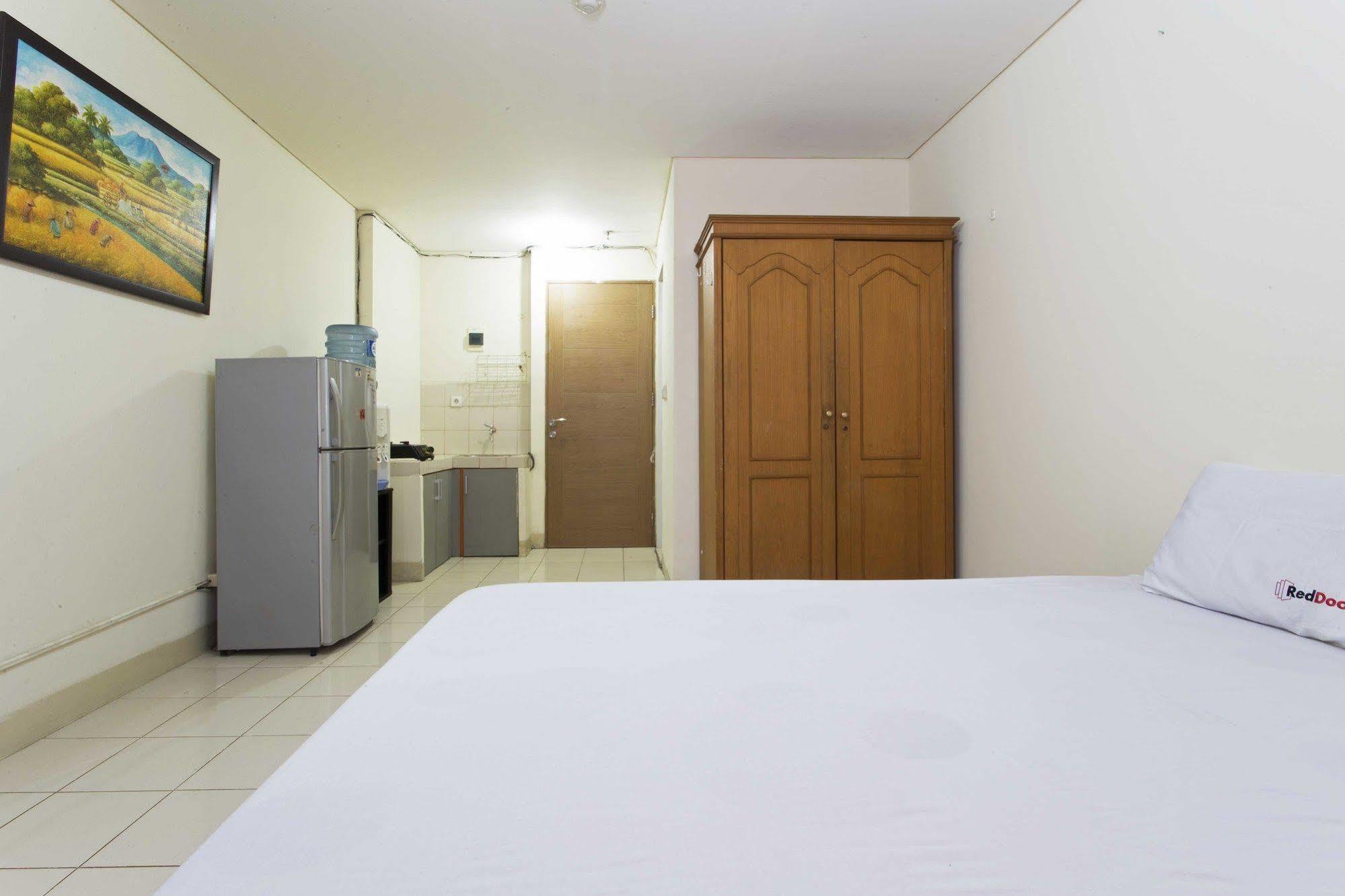 Reddoorz Apartment @ Pulo Gadung Jakarta Exteriör bild