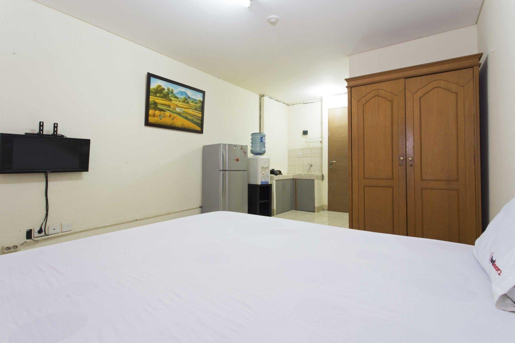 Reddoorz Apartment @ Pulo Gadung Jakarta Exteriör bild